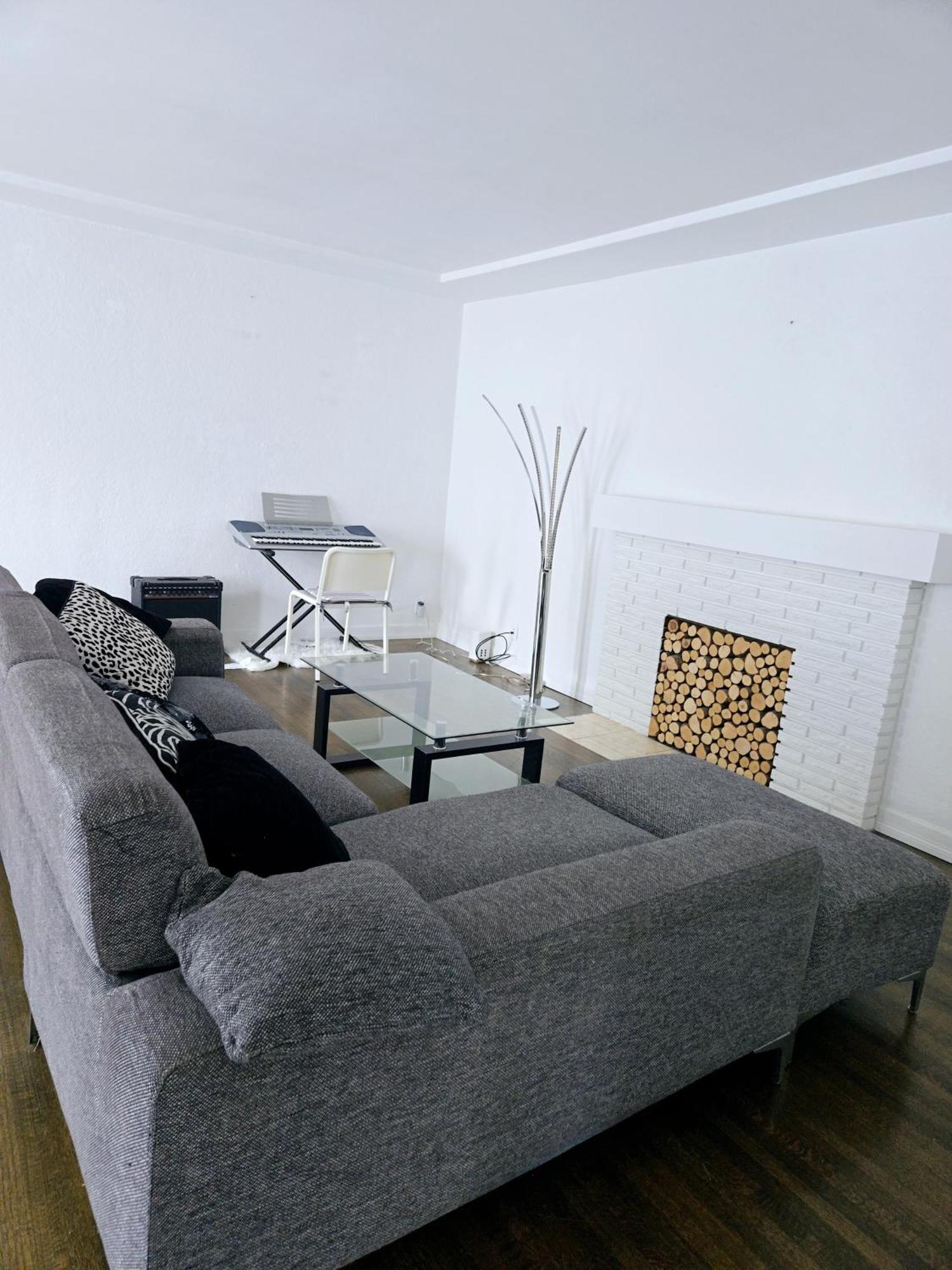 Charming Room With Attached Private Bath In The Heart Of Vancouver! Private Parking, Self Check-In & Just 4 Mins To Metrotown! Dış mekan fotoğraf