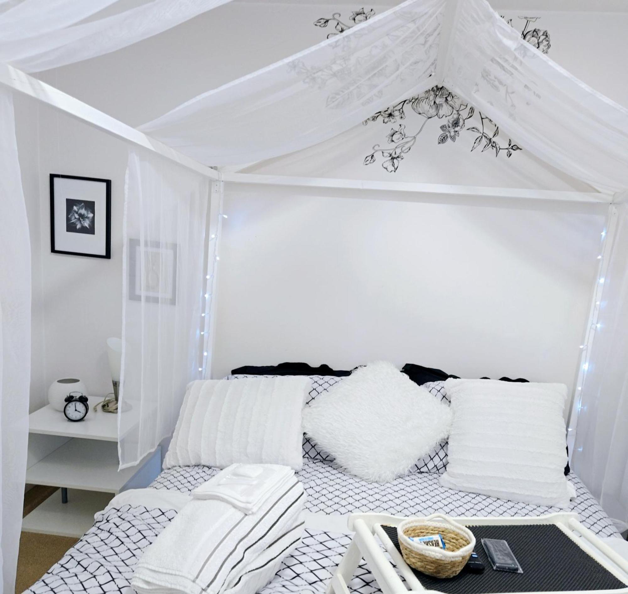 Charming Room With Attached Private Bath In The Heart Of Vancouver! Private Parking, Self Check-In & Just 4 Mins To Metrotown! Dış mekan fotoğraf